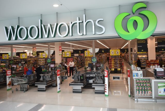 悉尼的Woolworths店。  (图片来源： PETER PARKS/AFP via Getty Images)