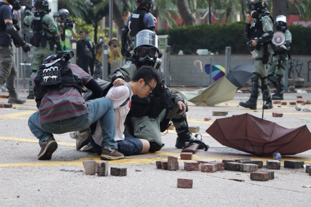 反送中警民衝突，聚集理工大學