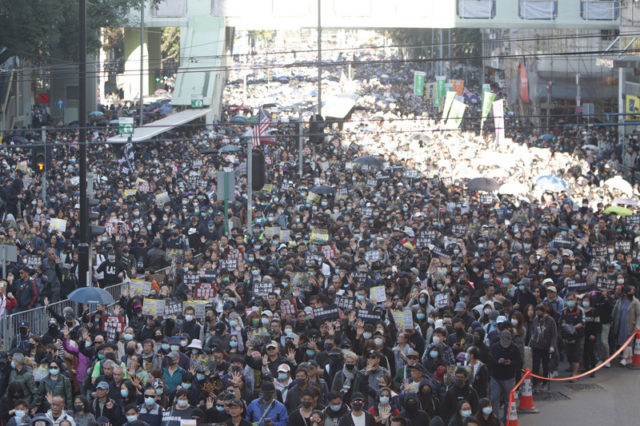 民阵12月8日的游行约有80万人参加（图片来源：中央社）