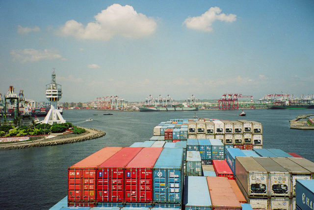 图为台湾高雄港货运码头（图片来源：public domain）