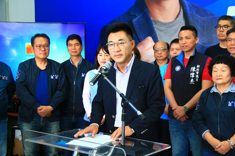 国民党立法委员江启臣（前）1月25日宣布参加党主席补选。 （图片来源：中央社）