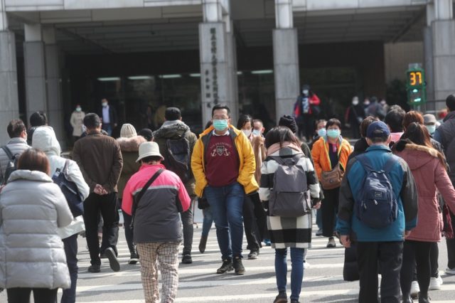 武漢肺炎的大面積爆發導致全球口罩出現斷供危機（圖片來源：中央社）