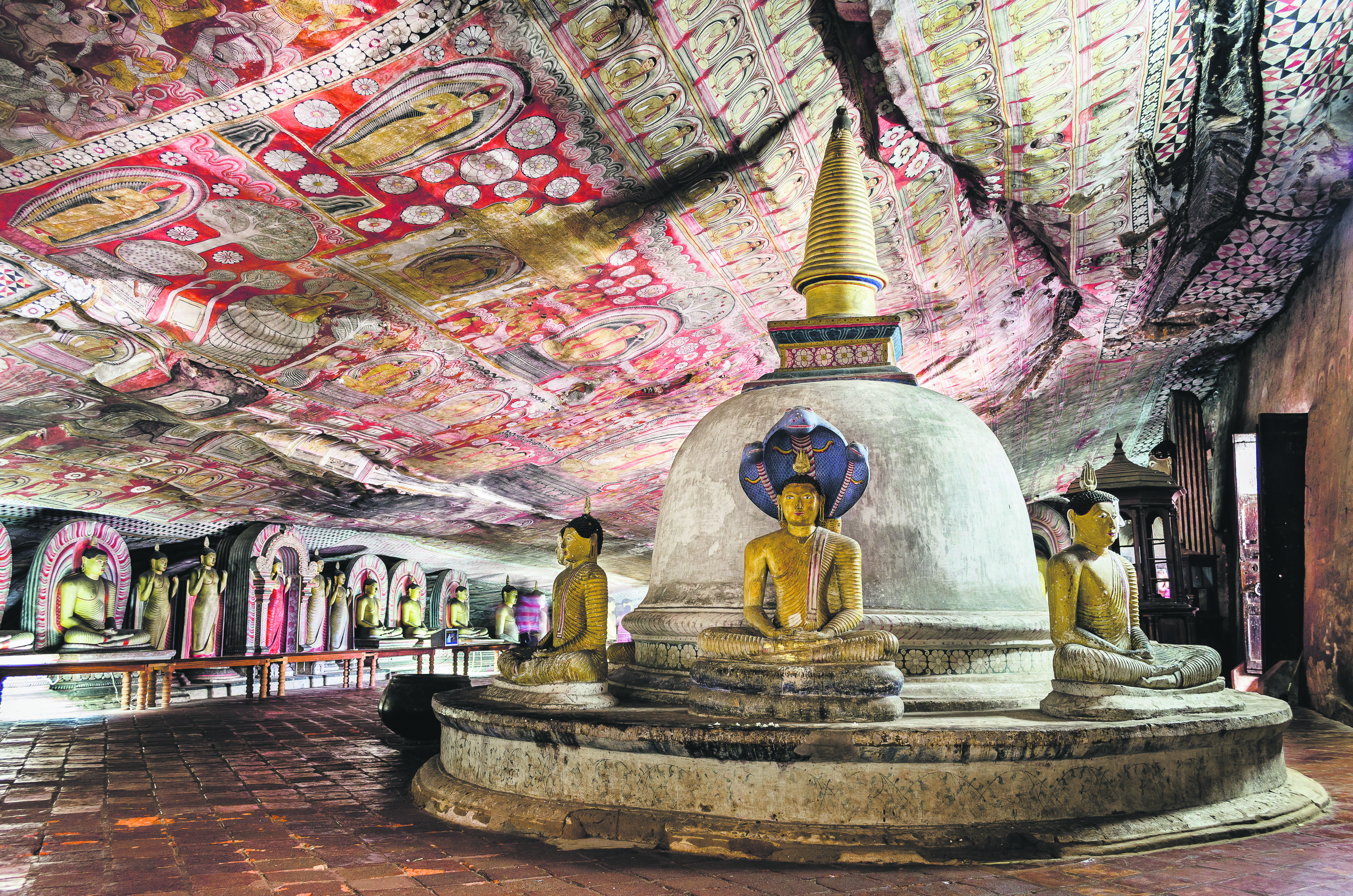 丹布拉石窟寺由五個石洞組成