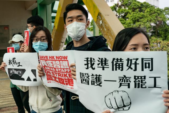香港醫護人員從2月3日開始發起罷工要求港府全面封關（圖片來源： Anthony Kwan/Getty Images)