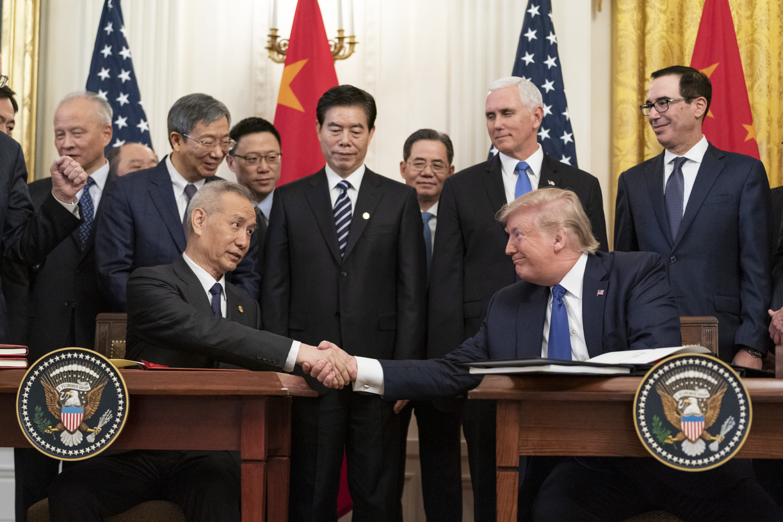 美国总统川普与中国国务院副总理刘鹤在白宫。
