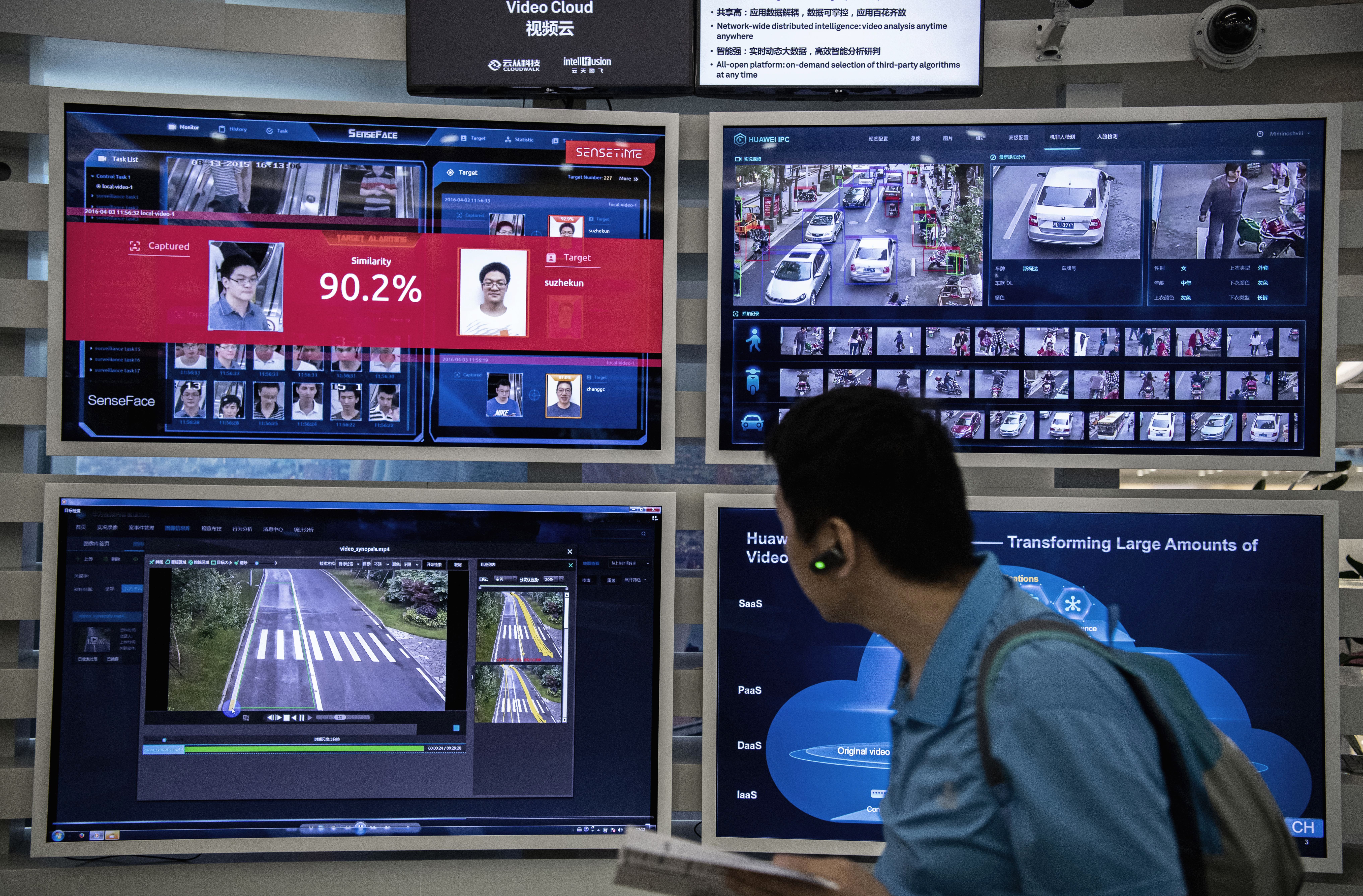 中國科技公司華為在一次博覽會上展示人臉識別技術。（圖片來源：Kevin Frayer/Getty Images)