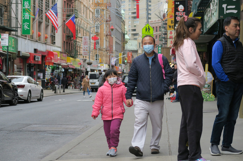 武漢肺炎蔓延 紐約華埠民眾戴口罩防疫