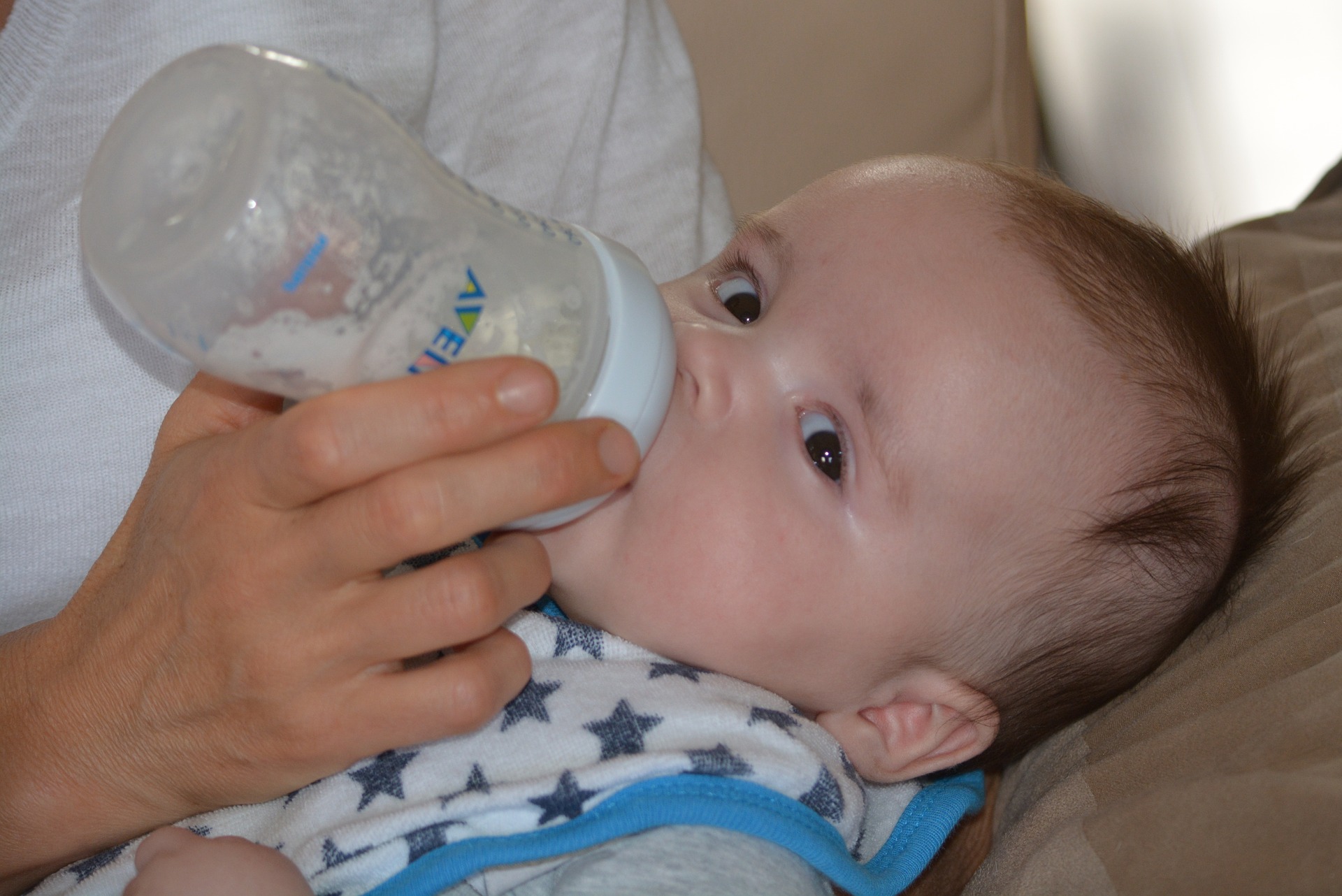 寶寶喝奶