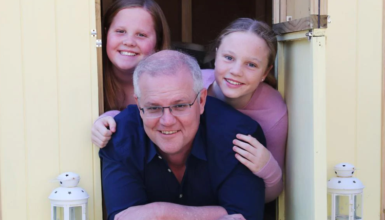 莫里森和他的兩名女兒