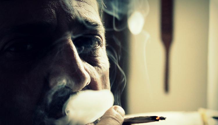 吸烟，抽烟，老人
