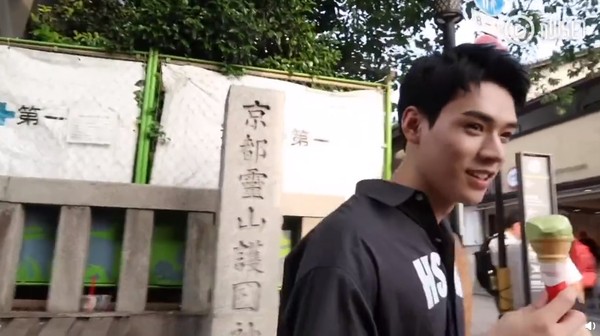 龚俊vlog背景出现“京都灵山护国神社”路标，被质疑前去参拜。