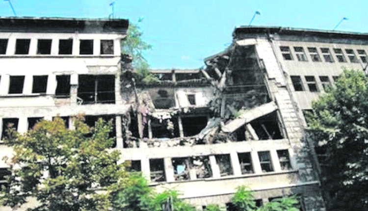 1999年5月7日深夜，美国用导弹野蛮袭击了中国驻南联盟大使馆。